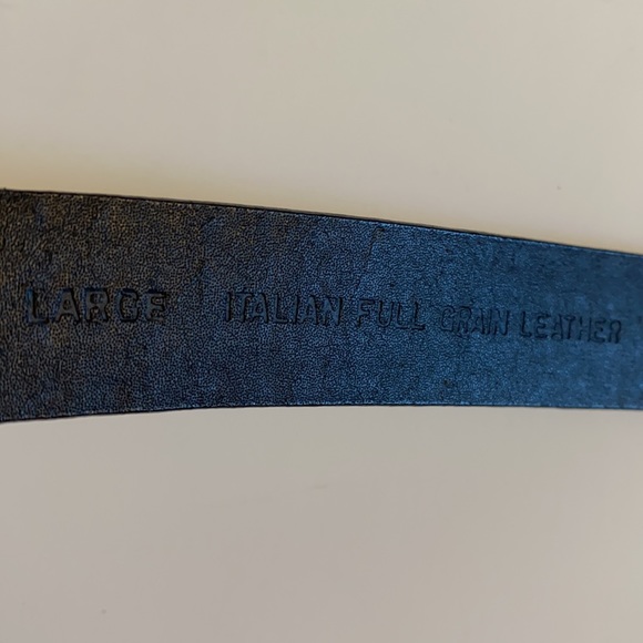 ✨NEW✨GUESS BLACK LEATHER STUDS. EARLY 2000's item - Picture 10 of 14